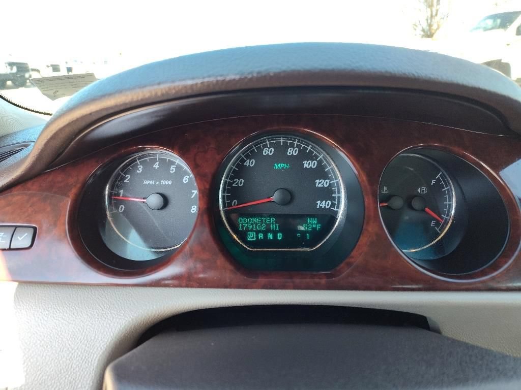 Used 2008 Buick Lucerne CXL w/ Luxury Package FWD image 40