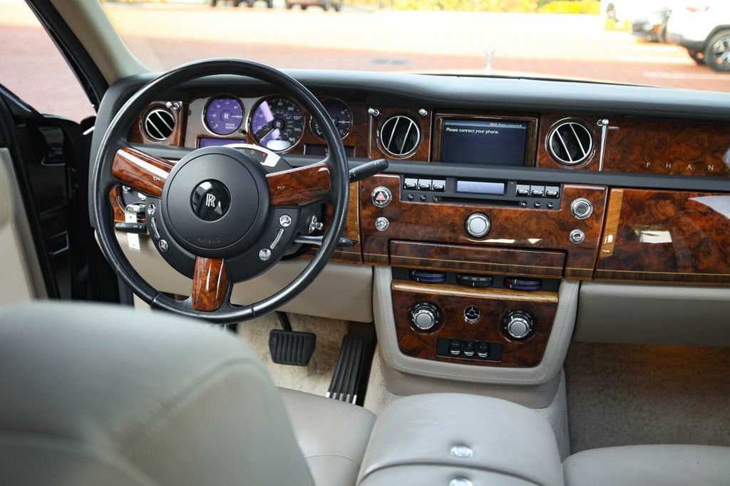Used 2005 Rolls-Royce Phantom Sedan image 46