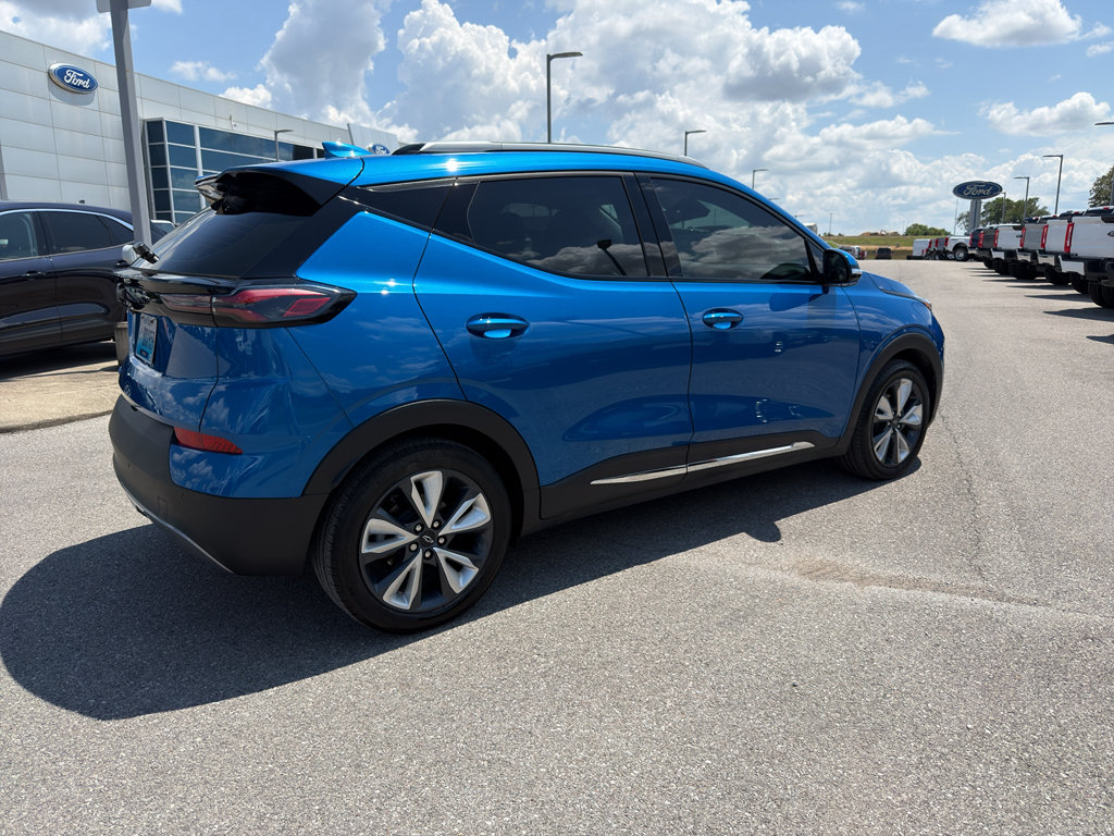 Used 2022 Chevrolet Bolt EUV LT w/ Convenience Package FWD image 5