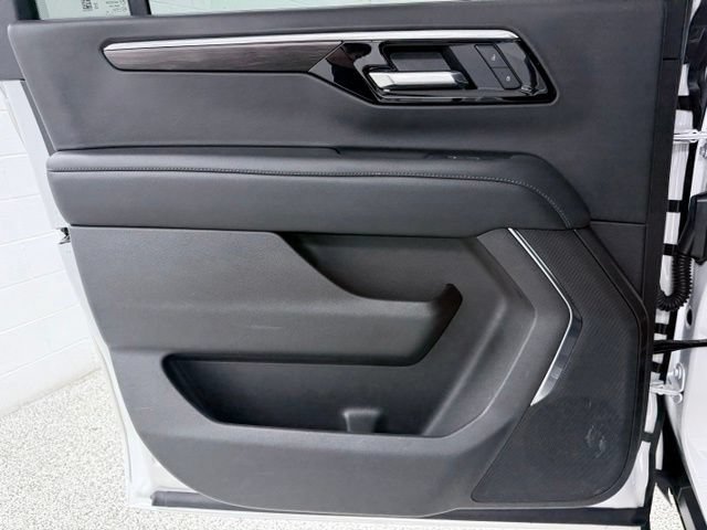 Used 2025 Chevrolet Suburban Z71 AWD/4WD image 23