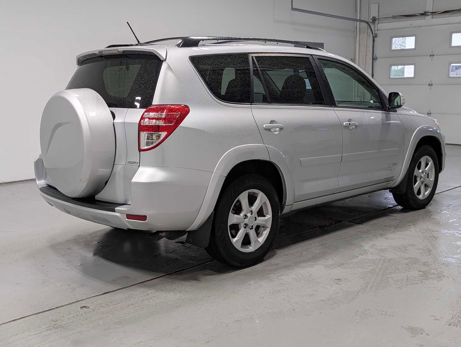 Used 2011 Toyota RAV4 Limited w/ Limited Extra Value Pkg AWD/4WD image 8