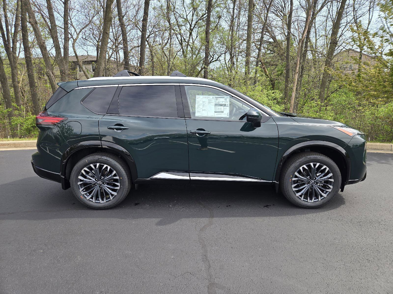 New 2026 Nissan Rogue Platinum w/ Platinum Premium Package AWD/4WD image 2