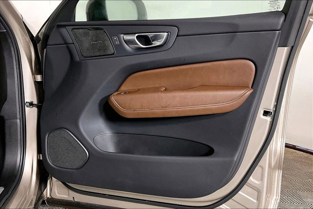 Used 2024 Volvo XC60 T8 Plus w/ Protection Package Premier image 23