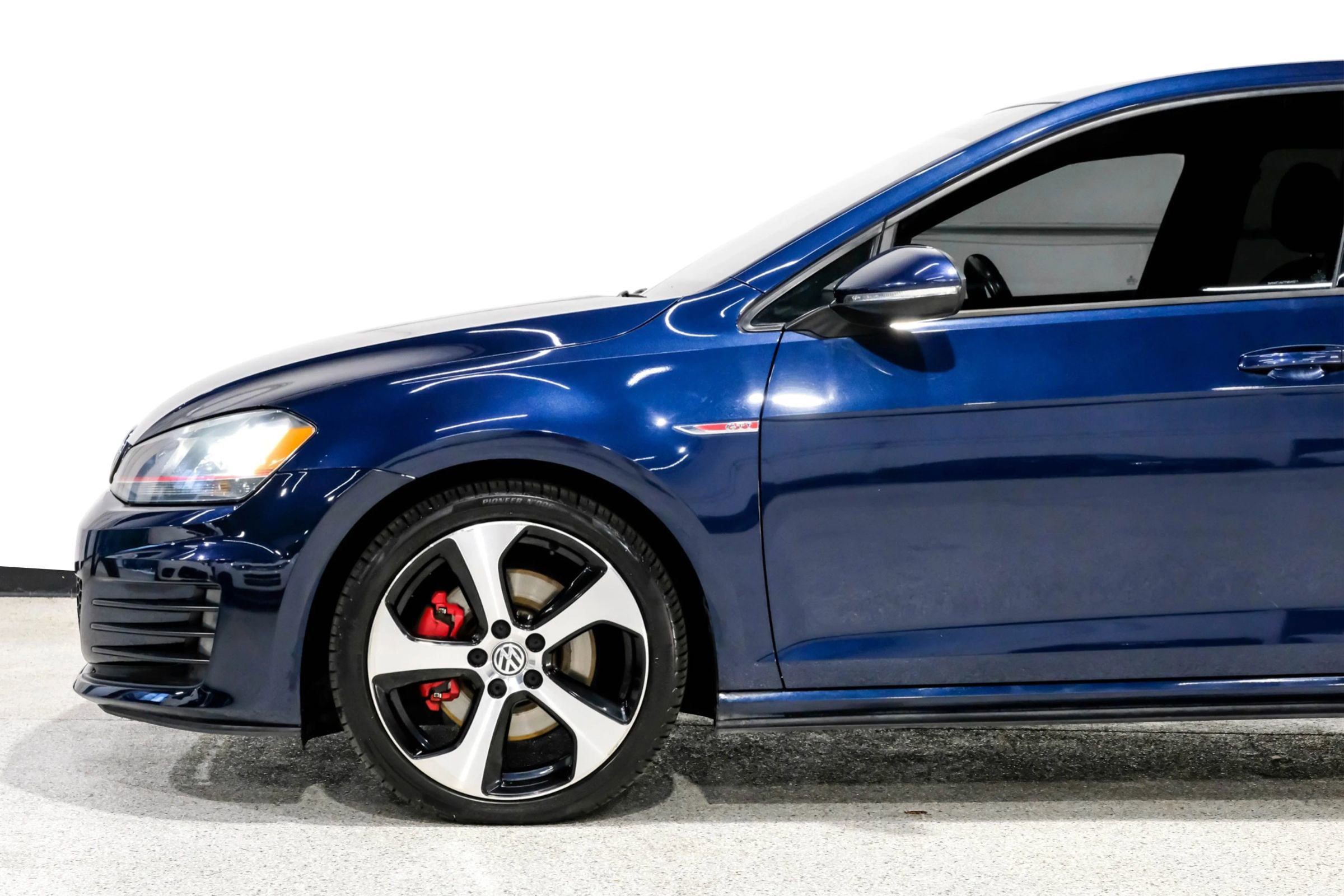 Used 2015 Volkswagen GTI SE FWD image 17