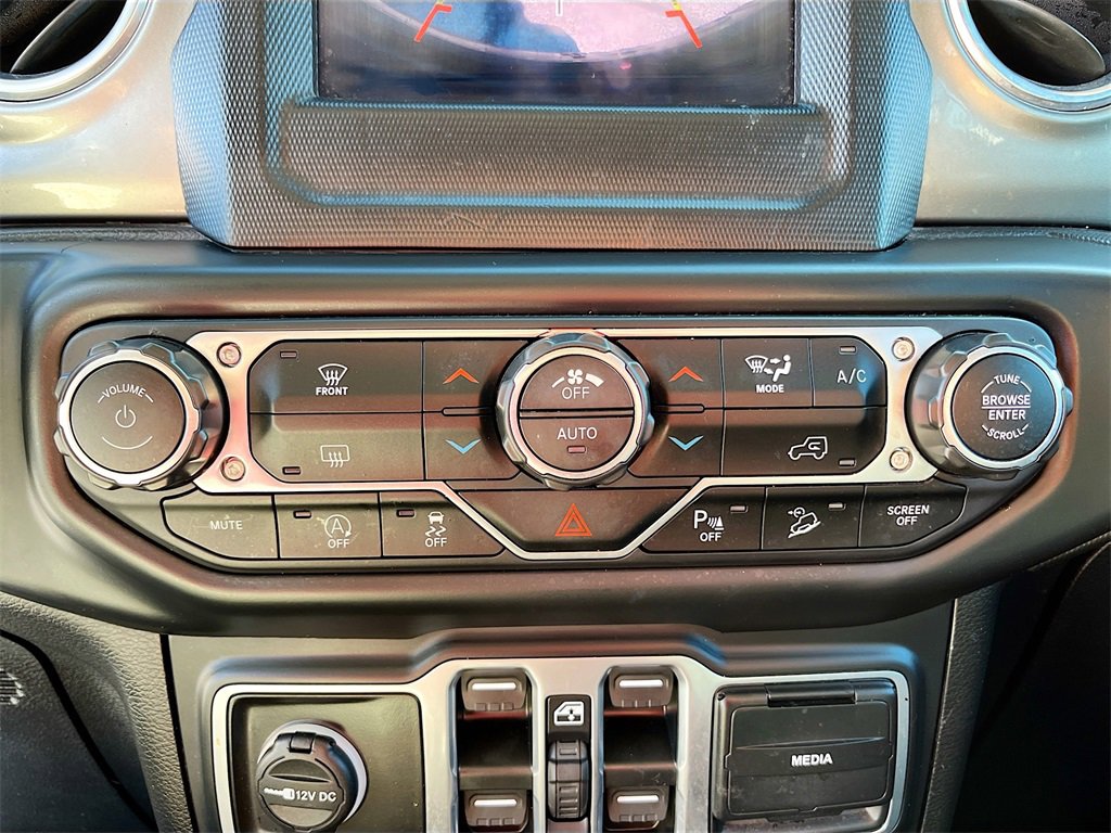 Used 2018 Jeep Wrangler Unlimited Sahara w/ Safety Group image 15