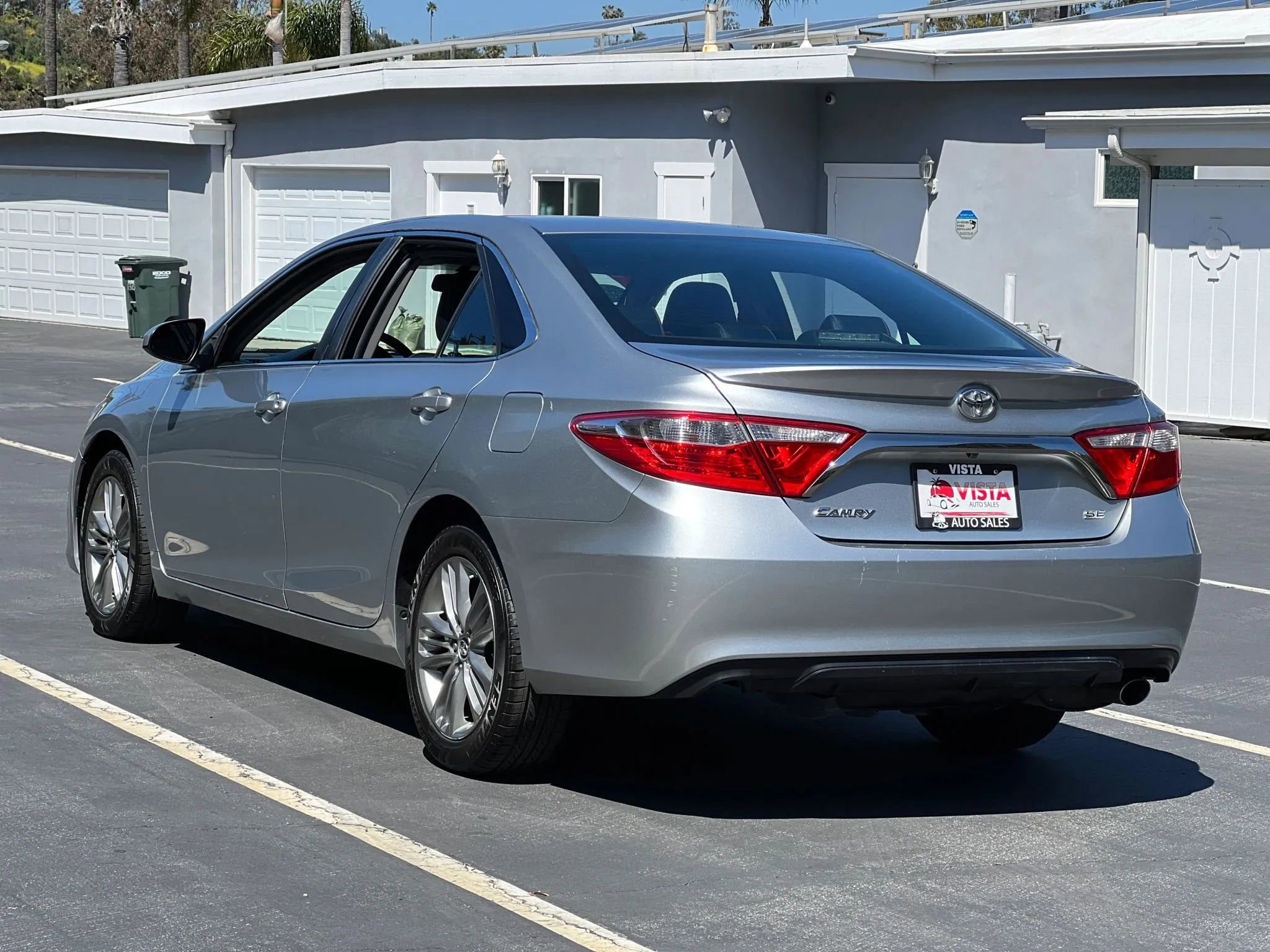 Used 2015 Toyota Camry XSE w/ Moonroof Package FWD image 3