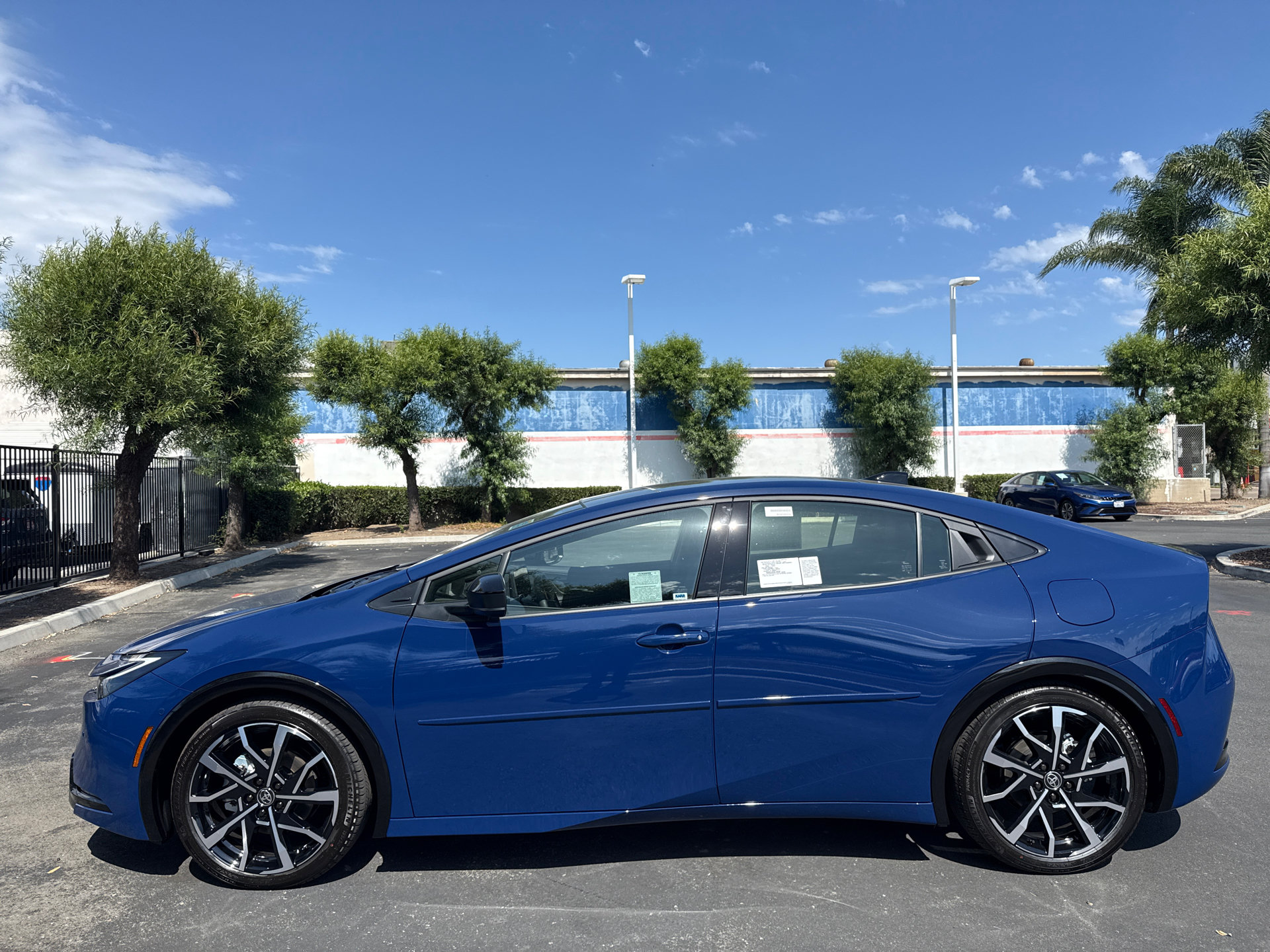 New 2026 Toyota Prius Plug-In Hybrid FWD image 4