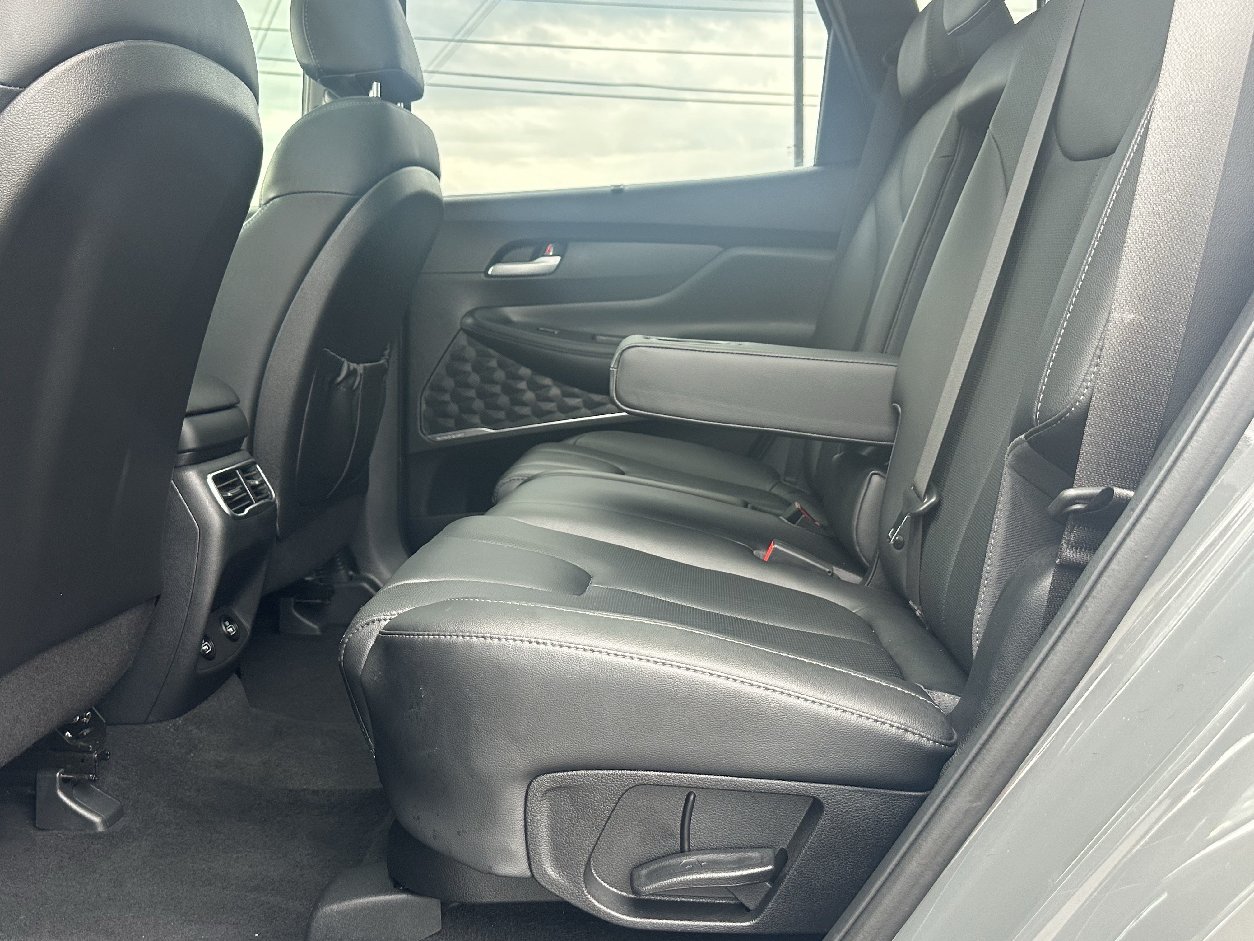 Used 2023 Hyundai Santa Fe SEL Premium w/ Cargo Package AWD/4WD image 19