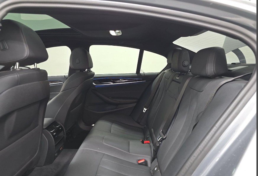 Used 2023 BMW 530e xDrive w/ M Sport Package AWD/4WD image 6