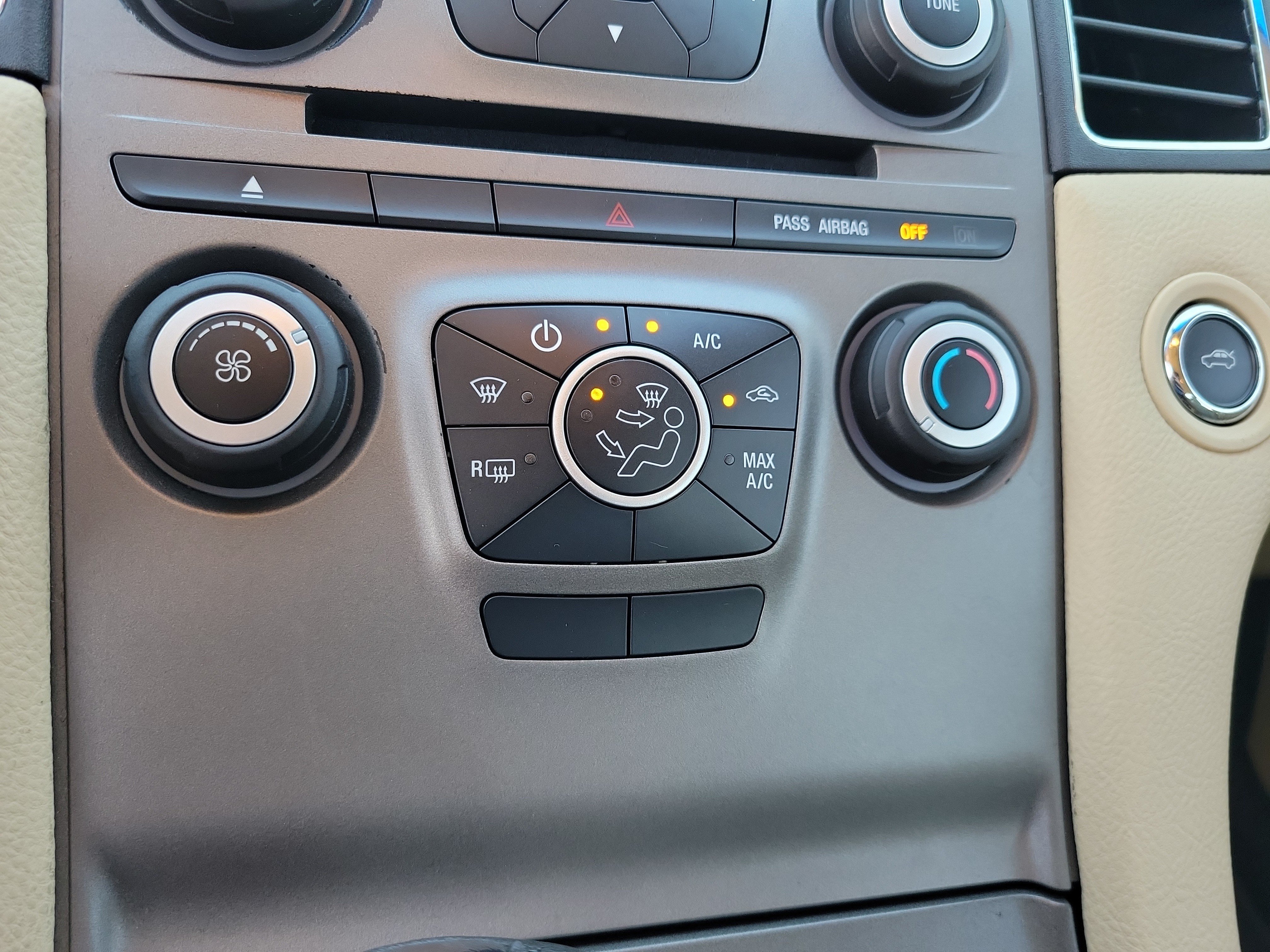 Used 2015 Ford Taurus SE FWD image 17
