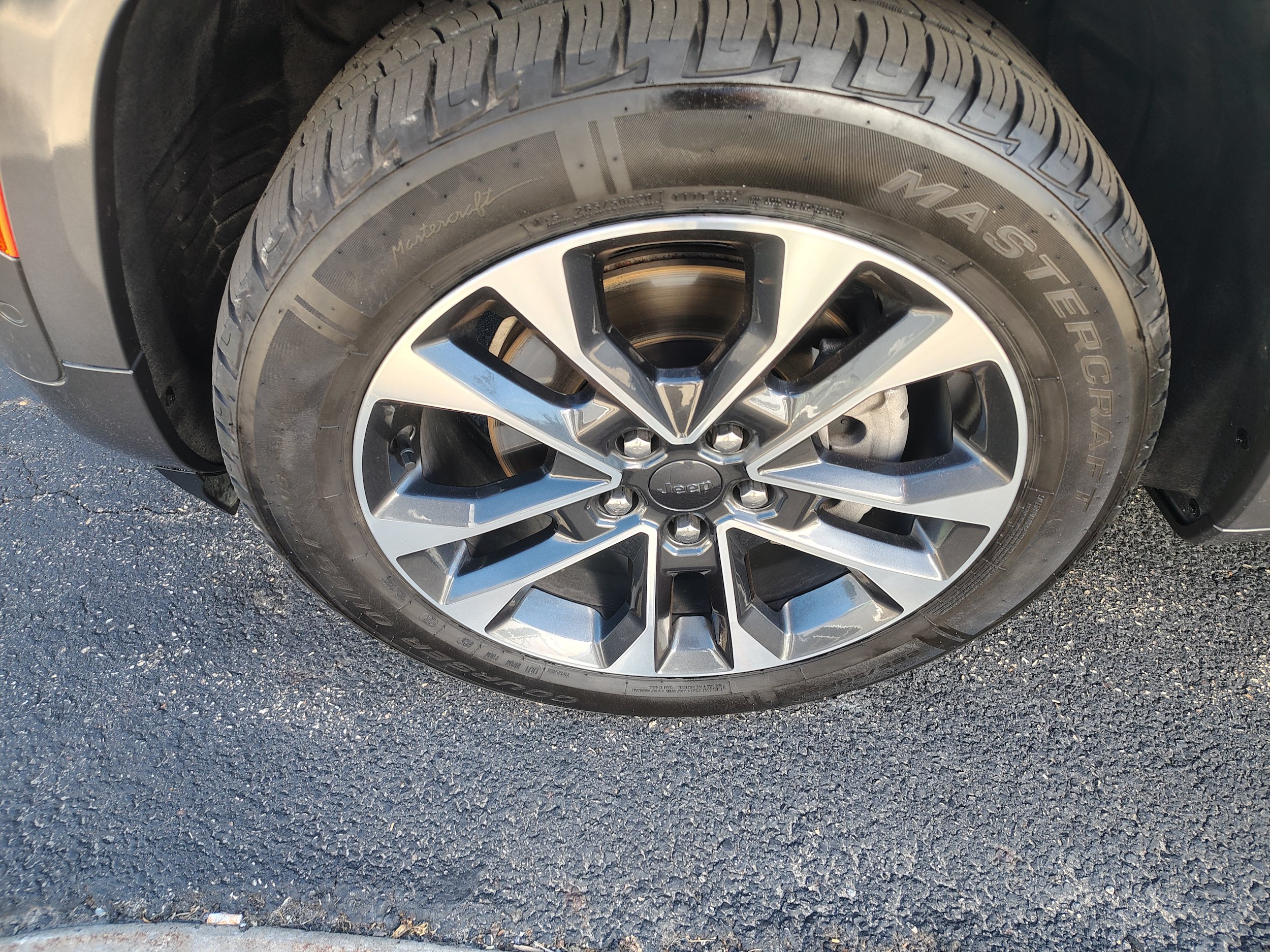 Certified 2022 Jeep Grand Cherokee L Overland w/ Luxury Tech Group IV AWD/4WD image 5