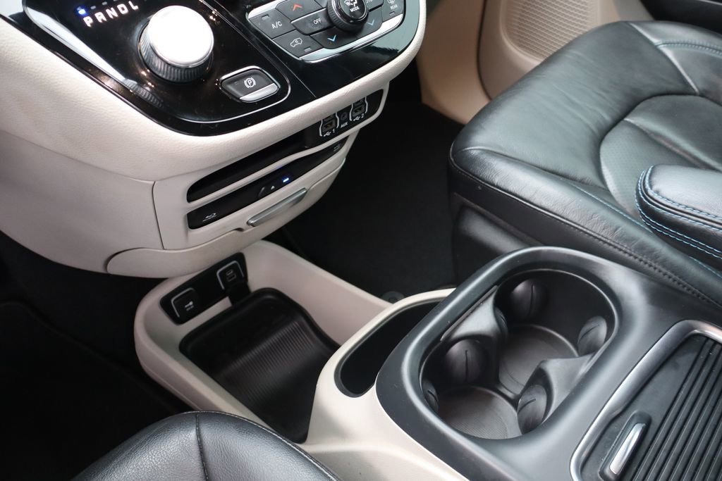 Used 2021 Chrysler Pacifica Touring-L w/ Uconnect Theater Family Group image 26