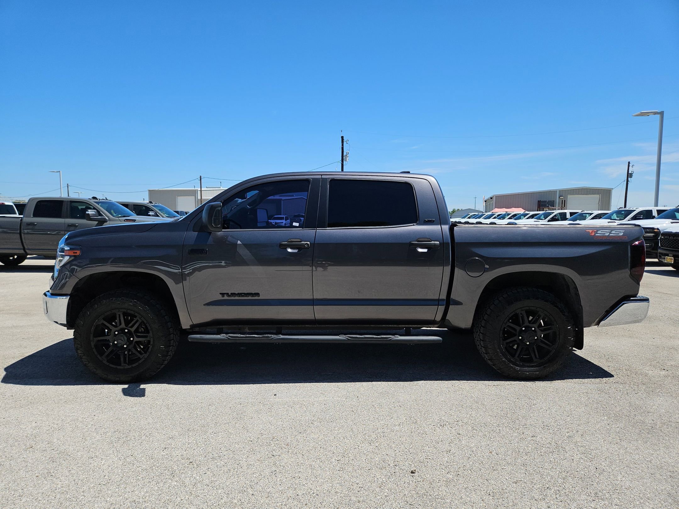 Used 2020 Toyota Tundra SR5 w/ SR5 Upgrade Package AWD/4WD image 6