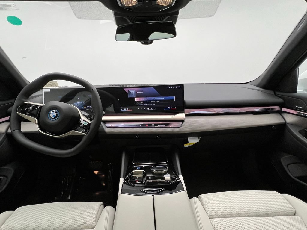 Used 2026 BMW i5 eDrive40 w/ Premium Package RWD image 10