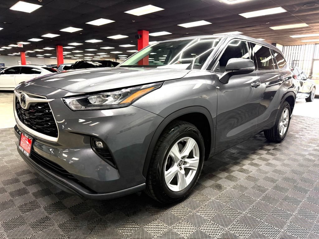 Used 2020 Toyota Highlander LE FWD image 7
