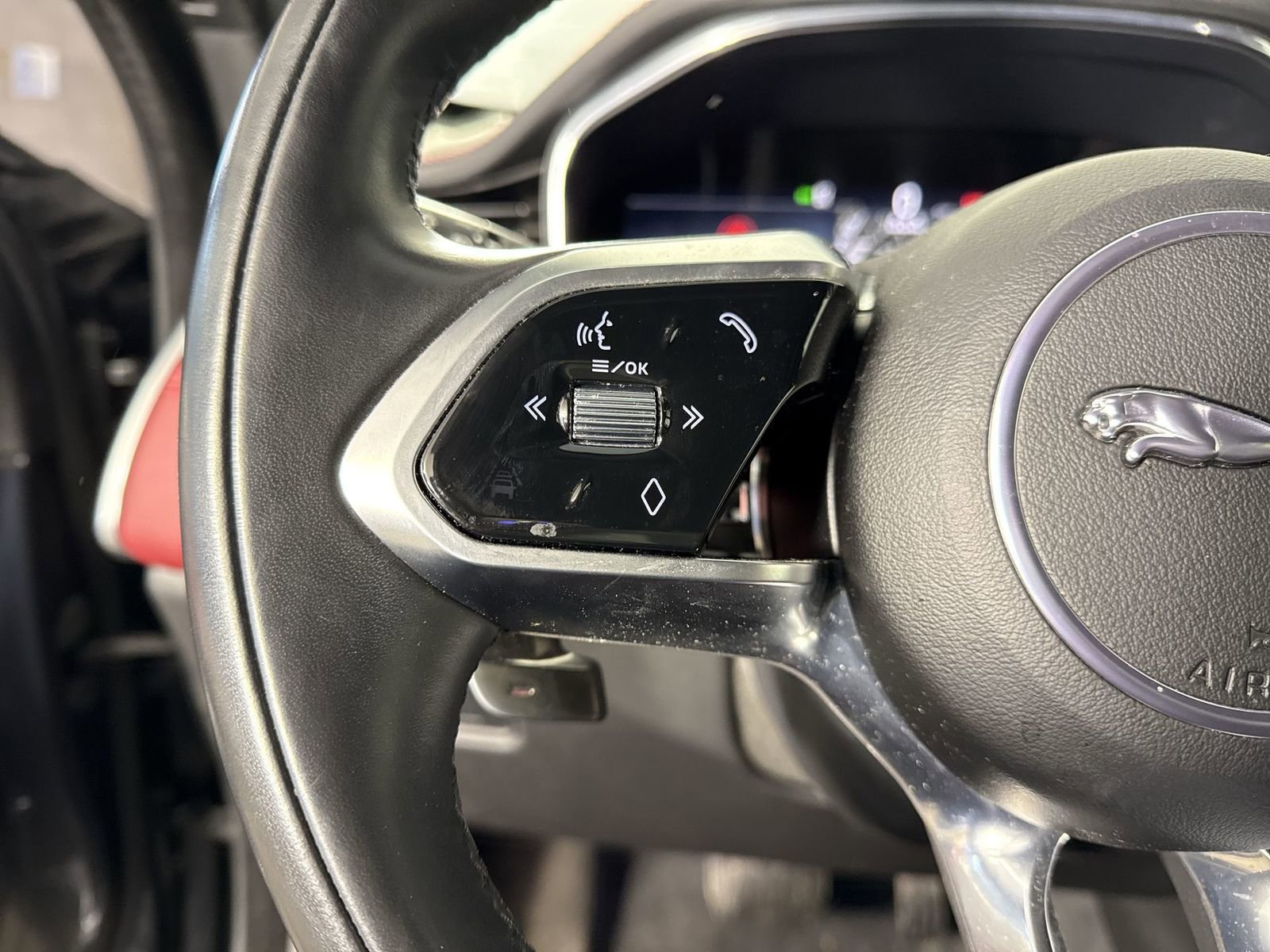 Used 2024 Jaguar F-PACE R-Dynamic S image 12