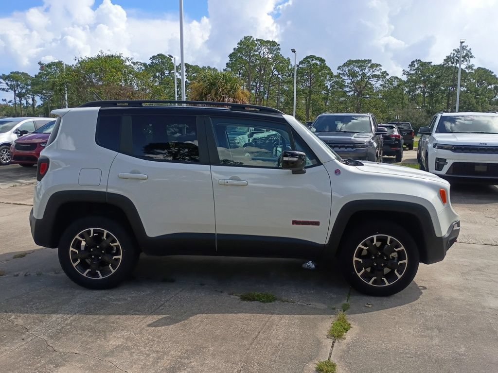 Certified 2023 Jeep Renegade Trailhawk AWD/4WD image 4