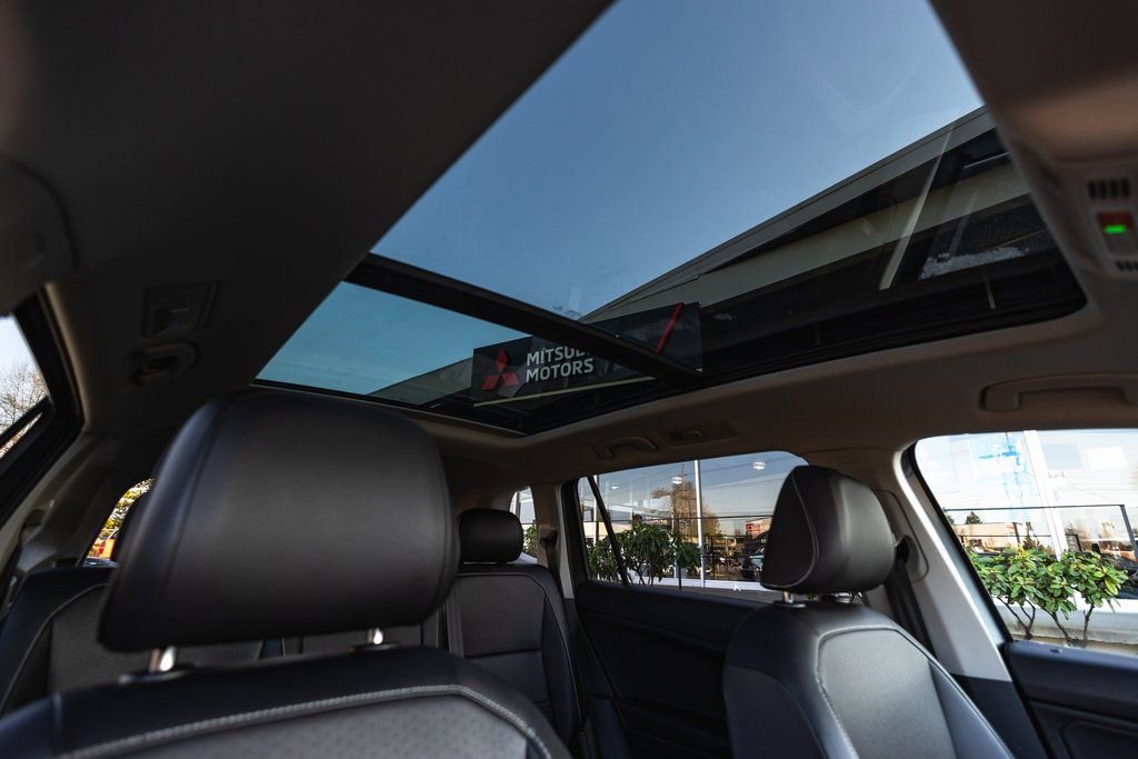 Used 2021 Volkswagen Tiguan SE w/ Panoramic Sunroof Package image 31