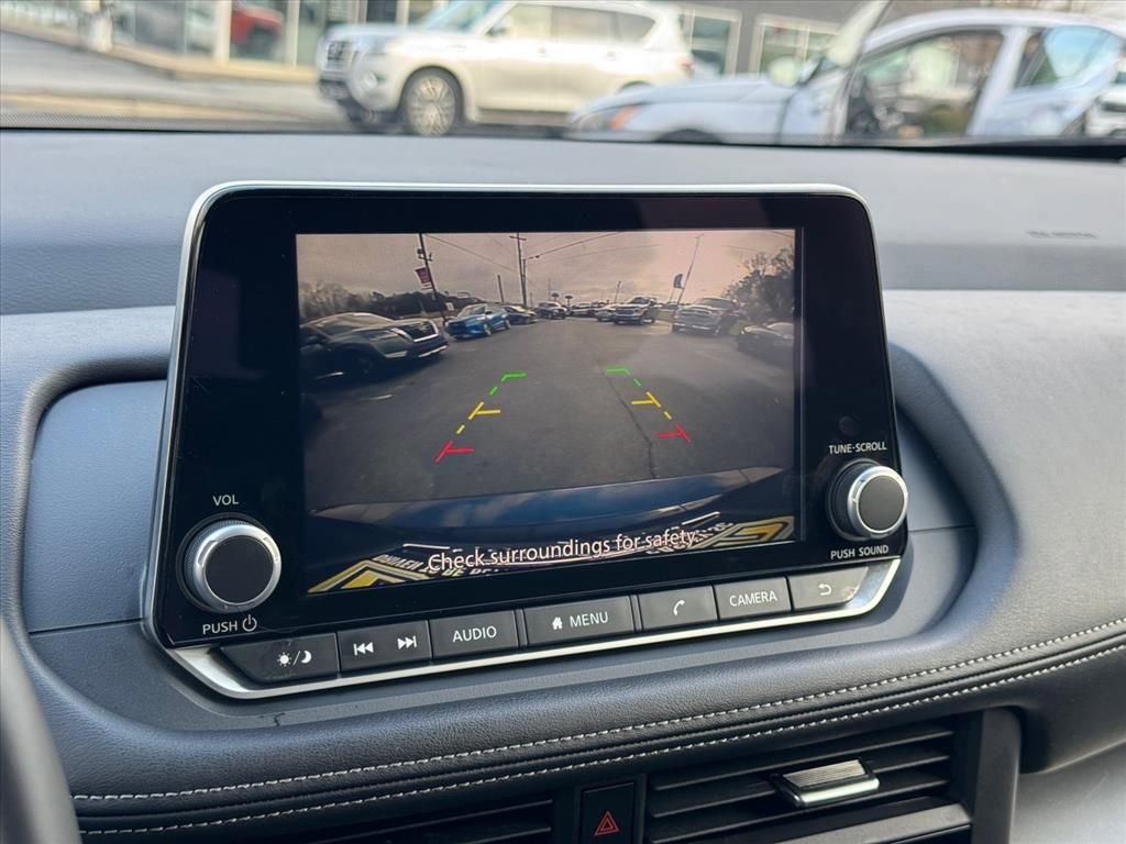 Certified 2025 Nissan Rogue SV image 24