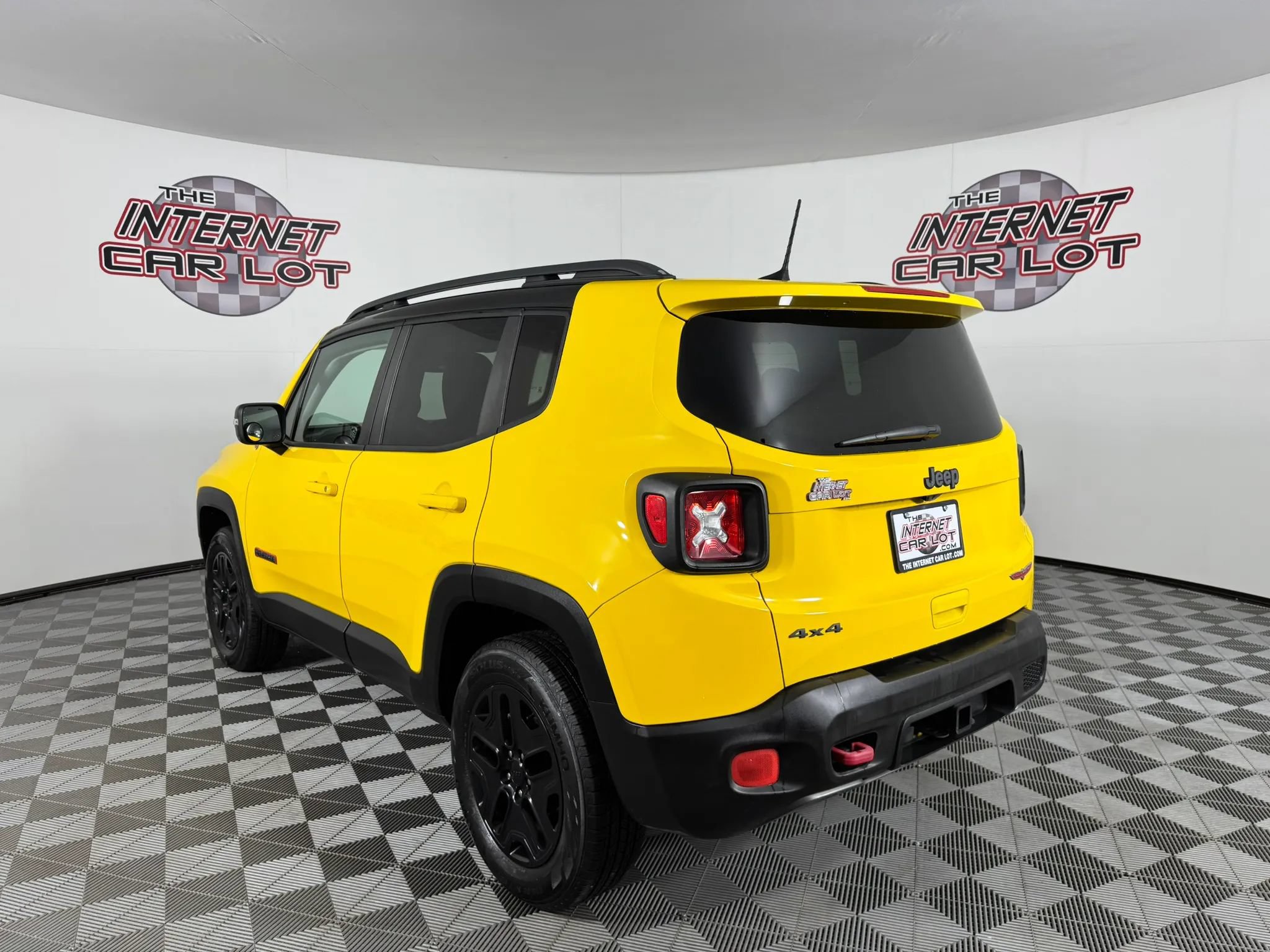 Used 2018 Jeep Renegade Trailhawk w/ UConnect 8.4 Nav Group AWD/4WD image 5