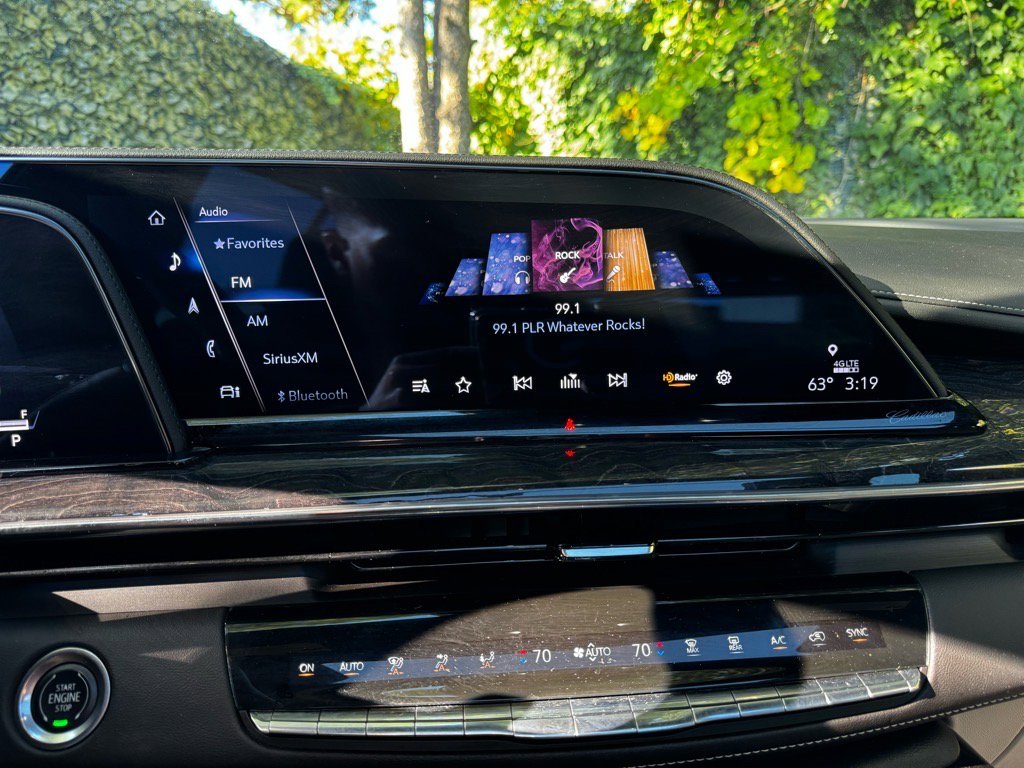 Used 2023 Cadillac Escalade Premium Luxury w/ Performance Package image 12