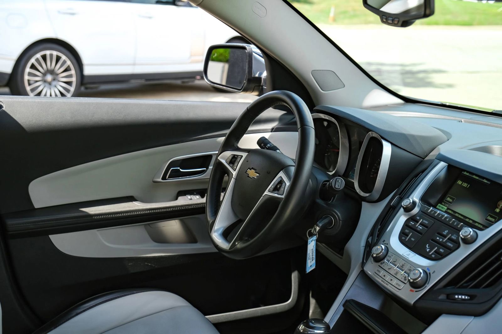 Used 2017 Chevrolet Equinox Premier w/ Enhanced Convenience Package AWD/4WD image 18