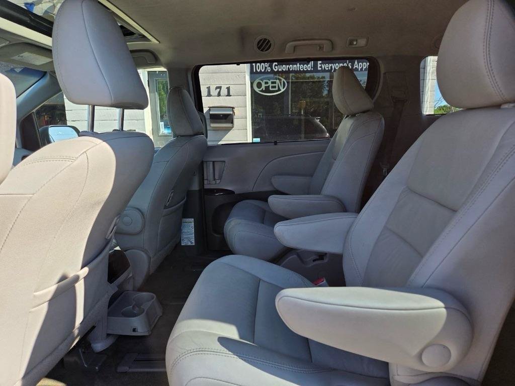 Used 2017 Toyota Sienna XLE w/ XLE Navigation Package AWD/4WD image 13