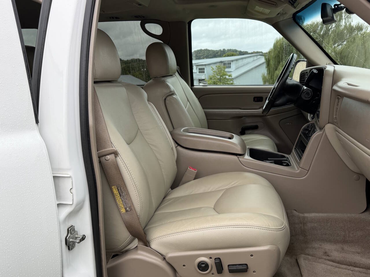 Used 2004 Chevrolet Suburban 2500 LT w/ Preferred Equipment Group AWD/4WD image 35