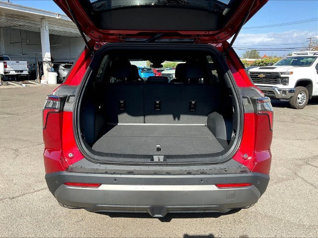 New 2027 Chevrolet Equinox LT w/ Midnight Edition FWD image 17