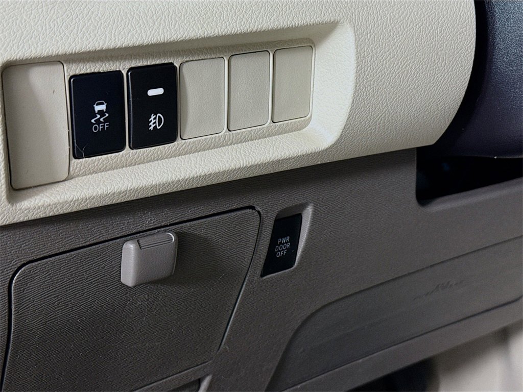 Used 2017 Toyota Sienna LE image 11