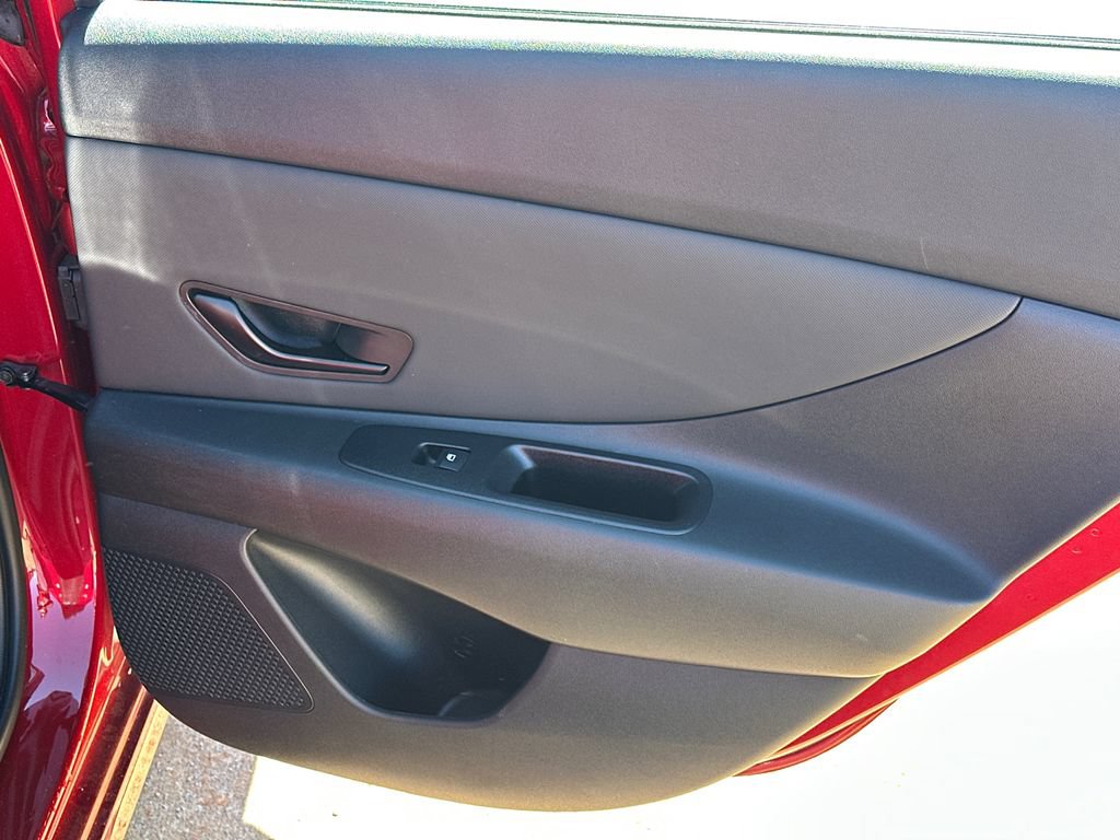 Used 2025 Hyundai Elantra Sport FWD image 16
