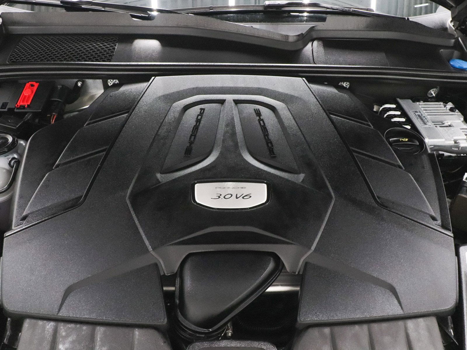 Used 2023 Porsche Cayenne Platinum Edition image 34