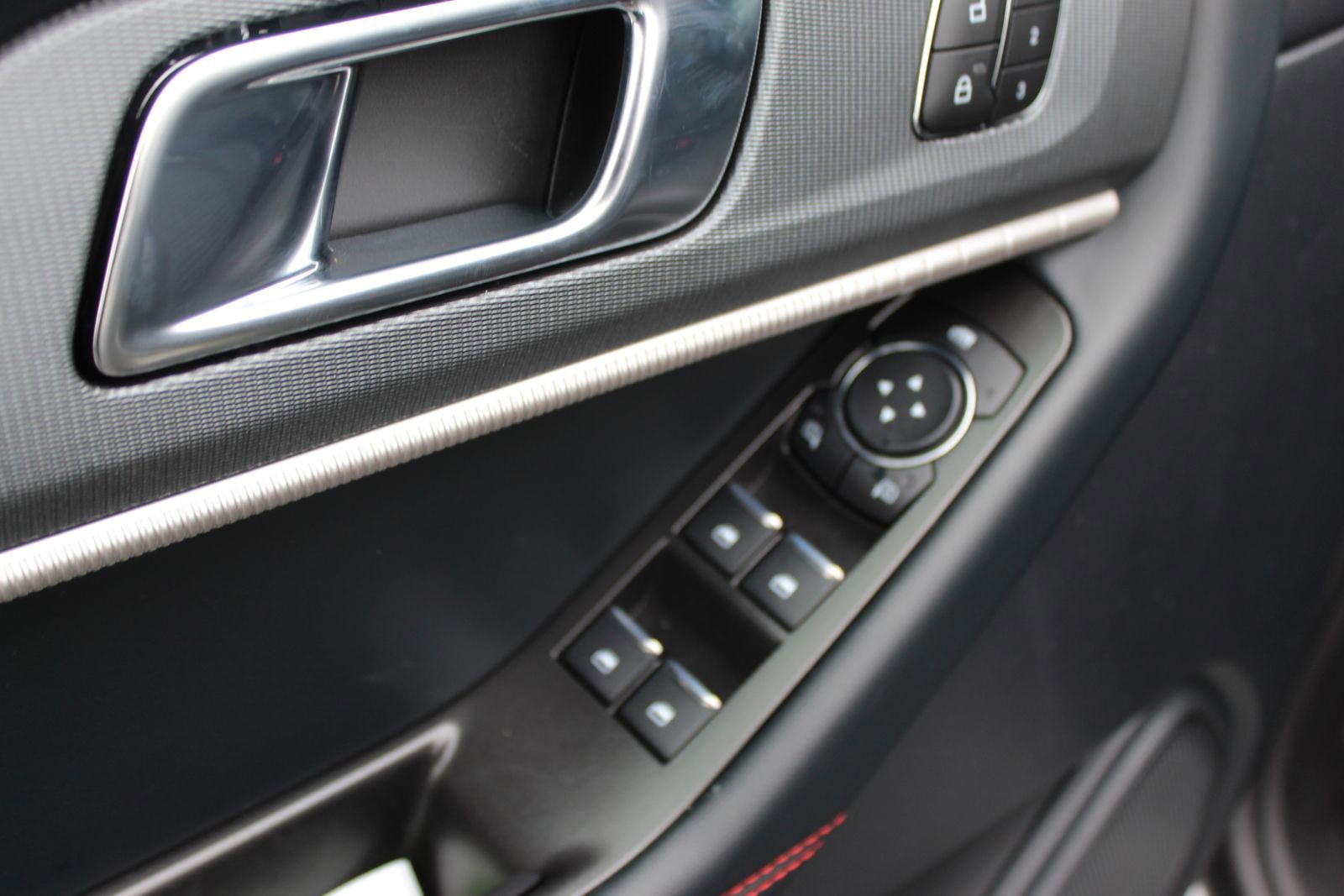 New 2026 Ford Explorer ST-Line w/ ST-Line Street Pack image 24