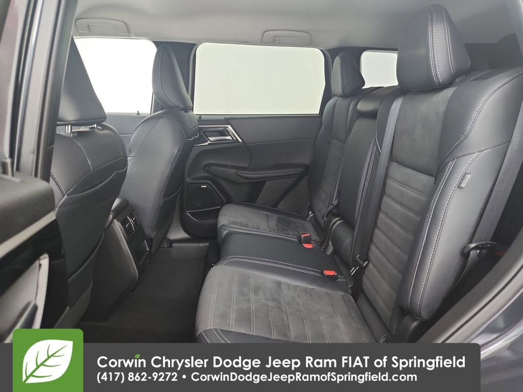 Used 2025 Mitsubishi Outlander SE image 31