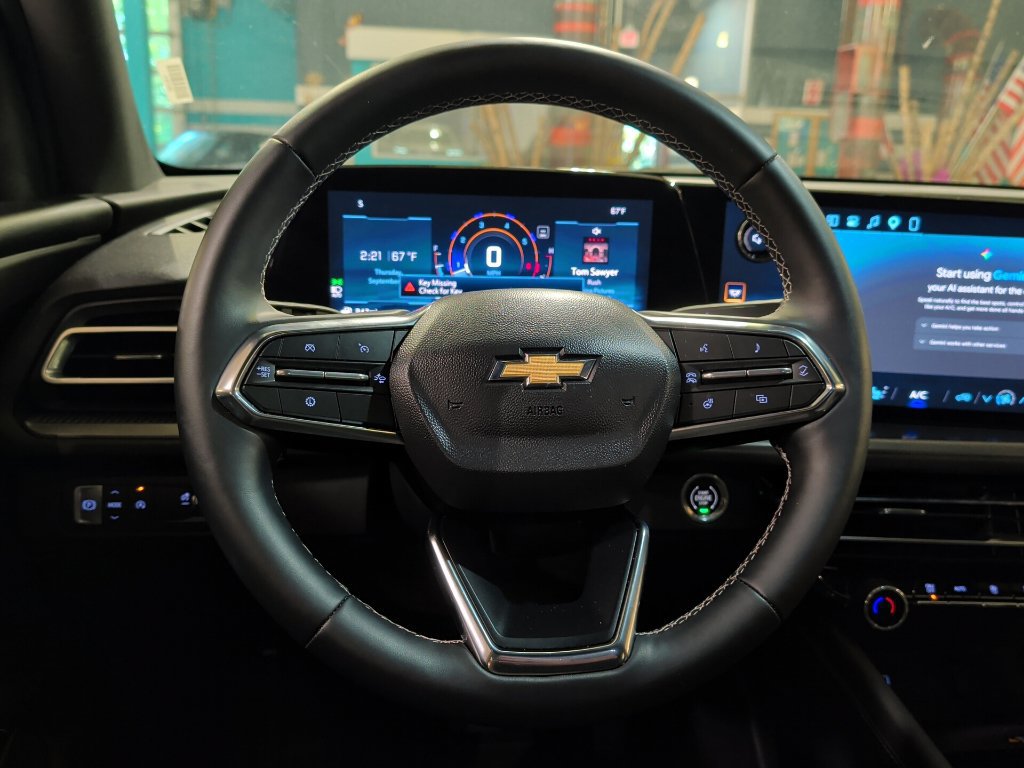 Used 2026 Chevrolet Traverse LT FWD image 2