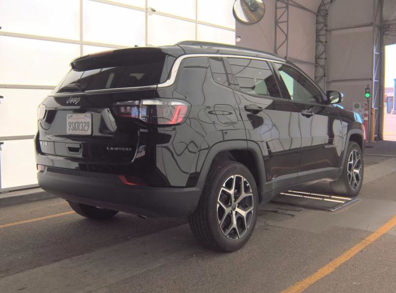 Used 2025 Jeep Compass Limited image 2