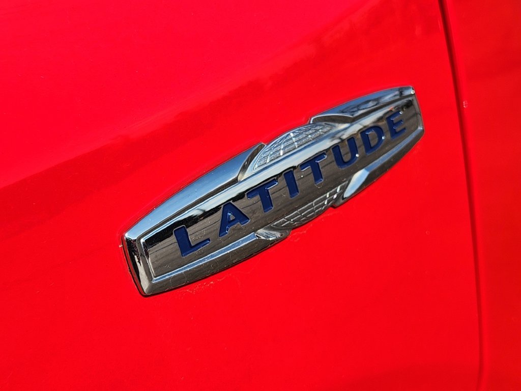 Used 2017 Jeep Renegade Latitude w/ Advanced Technology Group FWD image 12