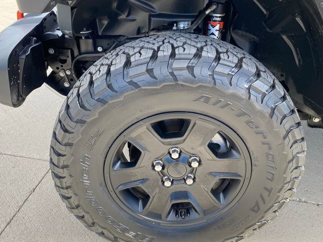 Used 2020 Jeep Gladiator Mojave w/ Dual Top Group image 29