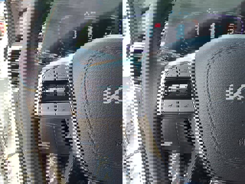 Used 2025 Kia Telluride S image 10