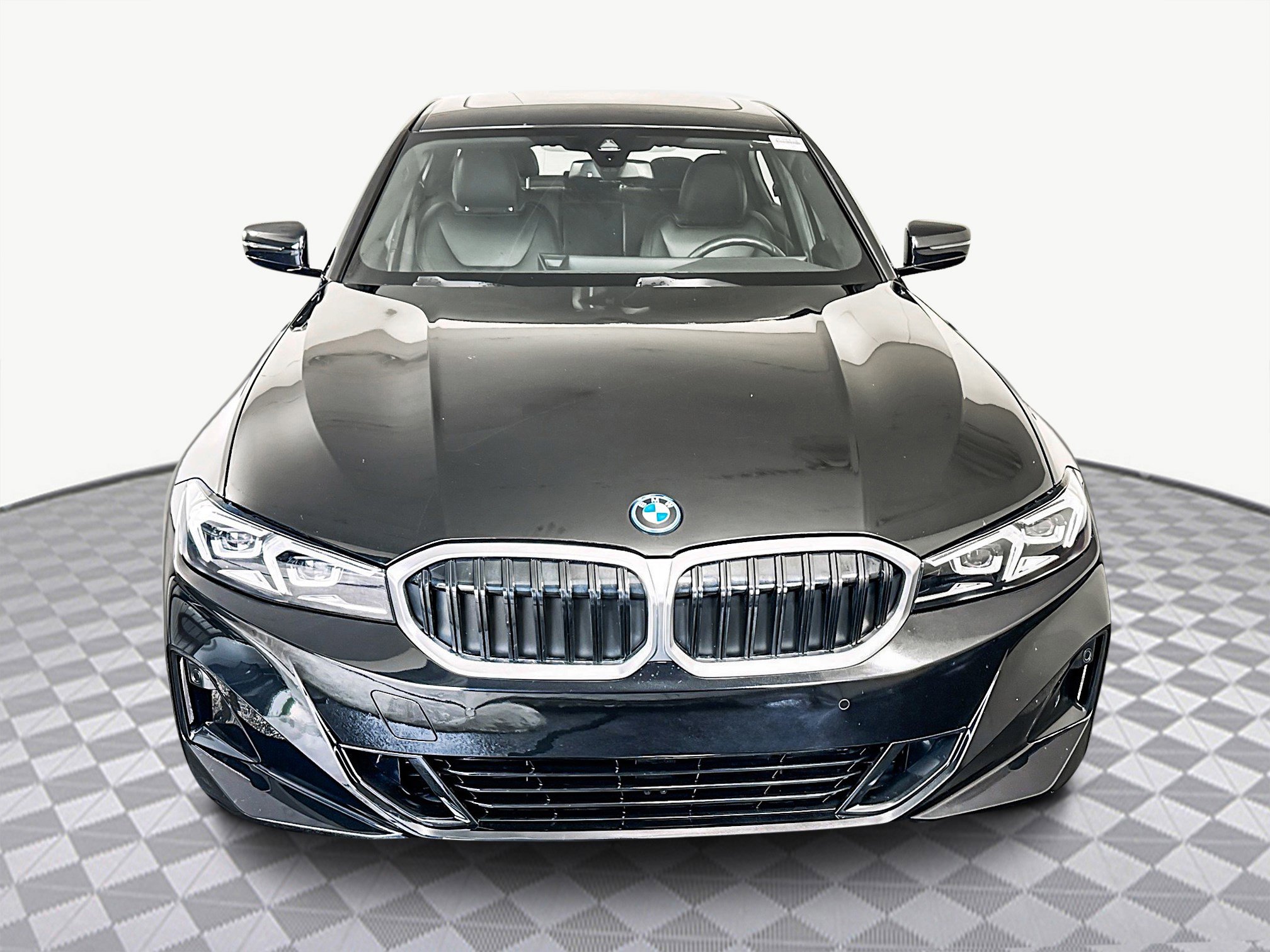 Used 2024 BMW 330e image 2