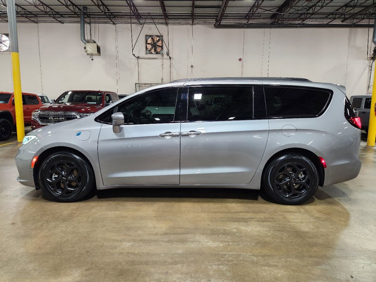 Used 2021 Chrysler Pacifica Touring-L w/ S Appearance Package image 7