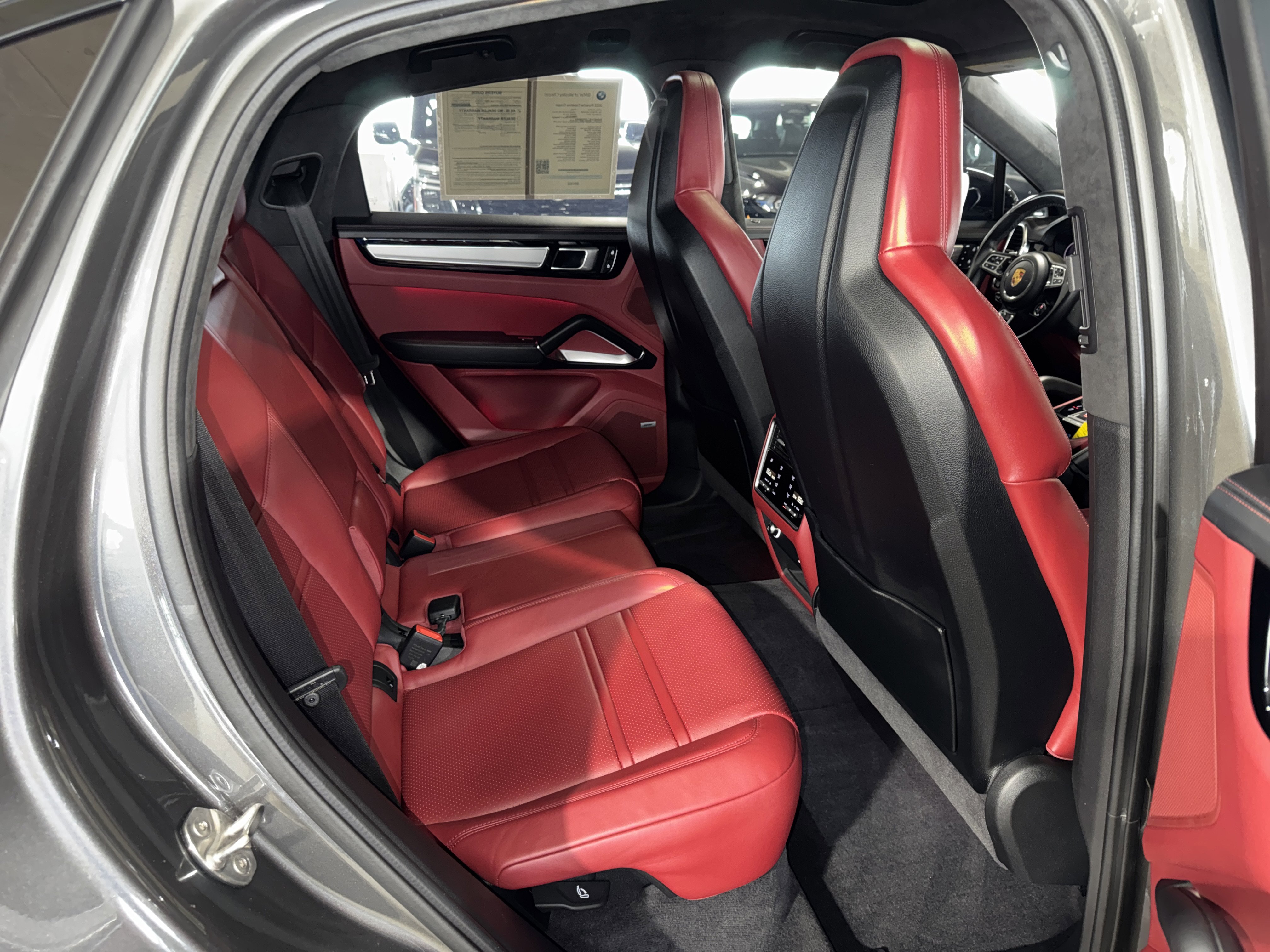 Used 2022 Porsche Cayenne Turbo image 12