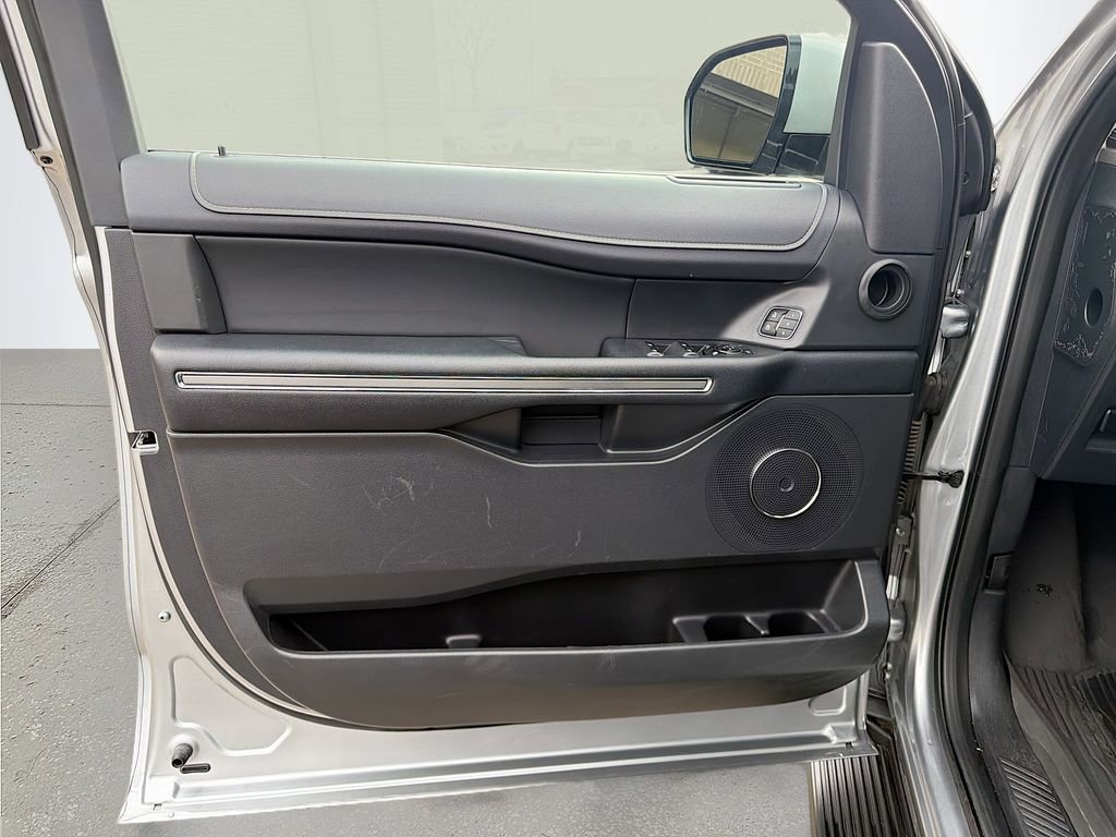 Used 2024 Ford Expedition XLT image 26
