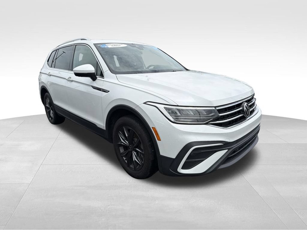 Certified 2023 Volkswagen Tiguan SE w/ Panoramic Sunroof Package FWD image 27