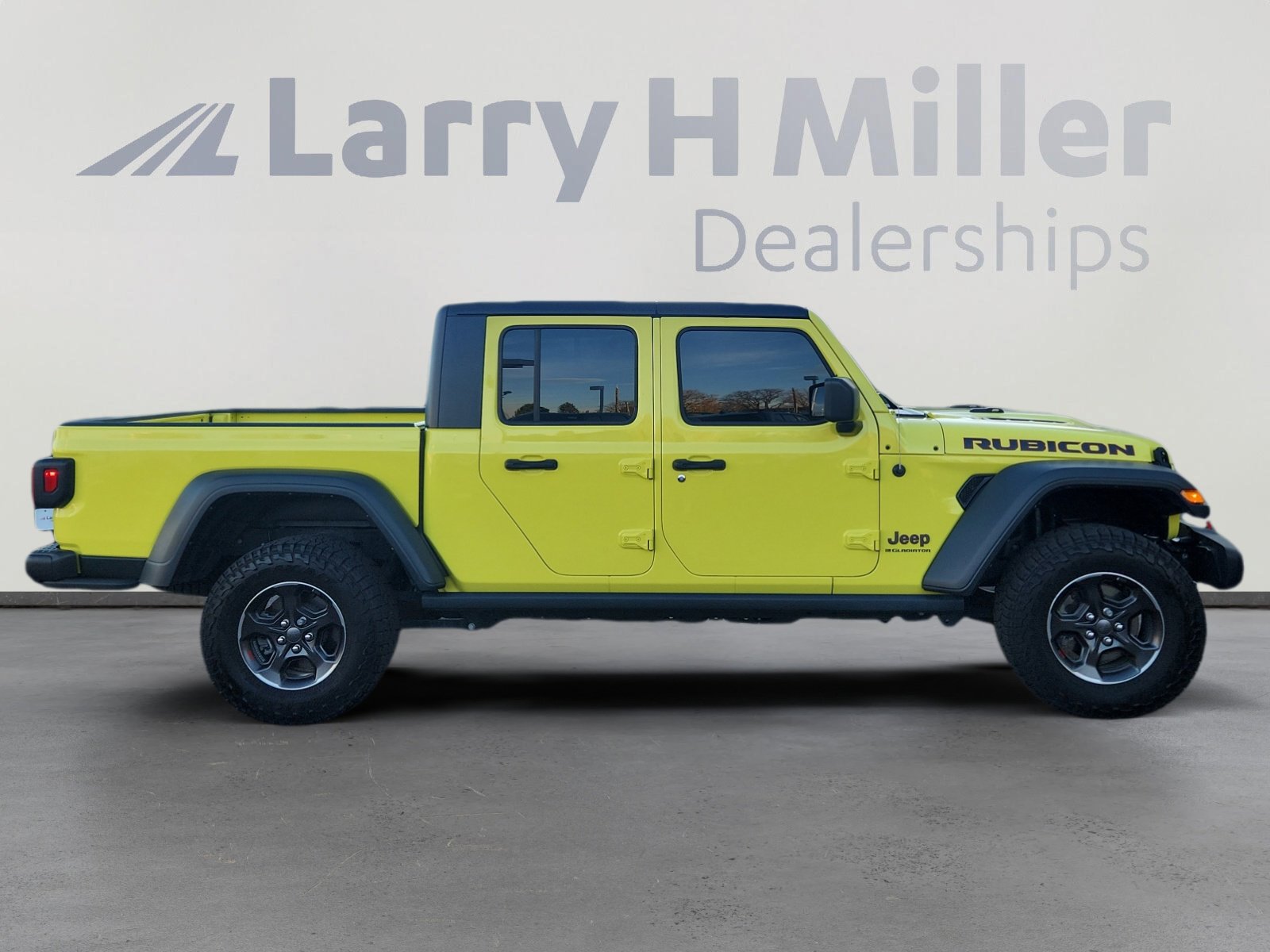 Used 2023 Jeep Gladiator Rubicon w/ Cold Weather Group image 7