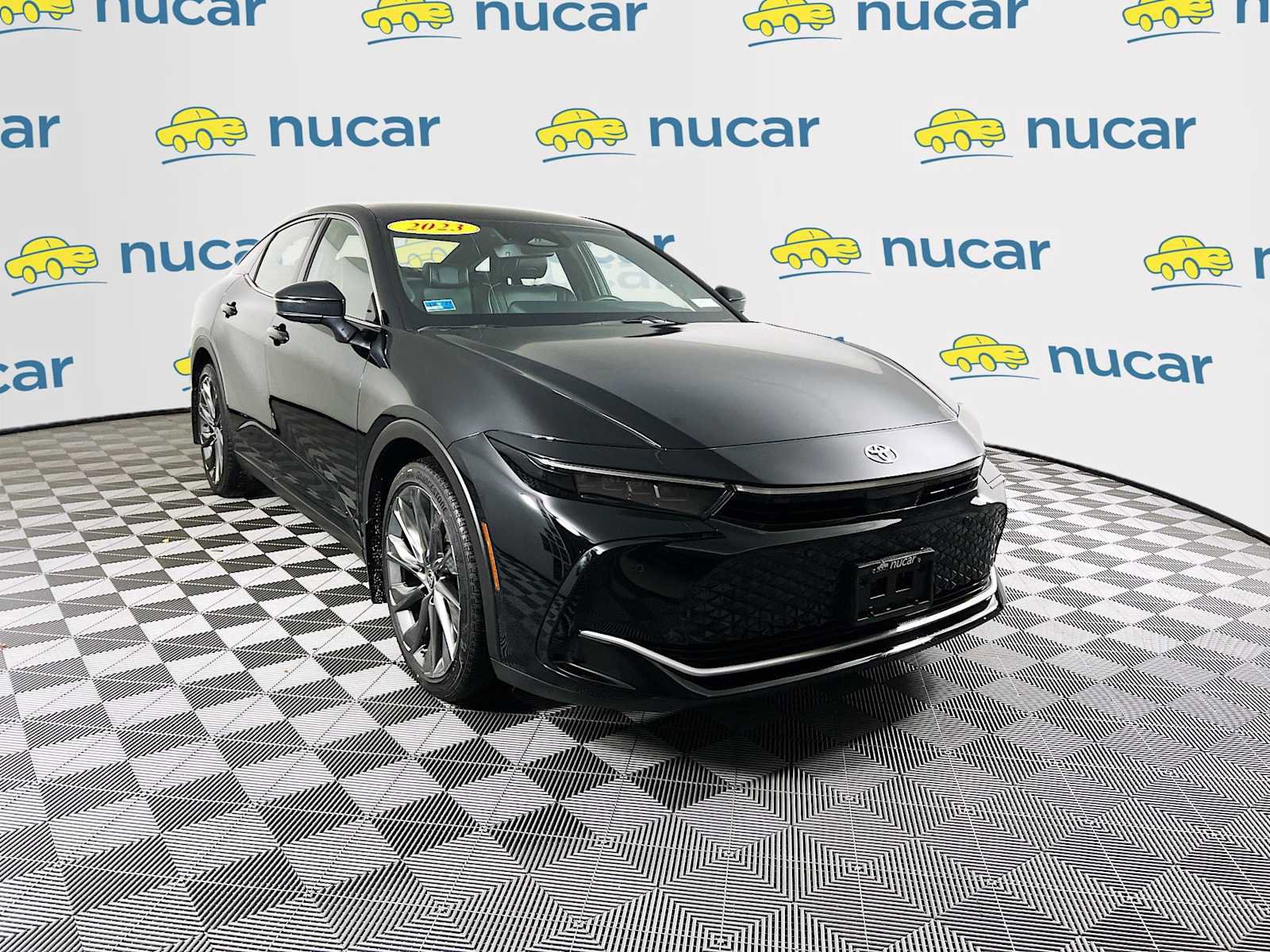 Used 2023 Toyota Crown Limited image 1