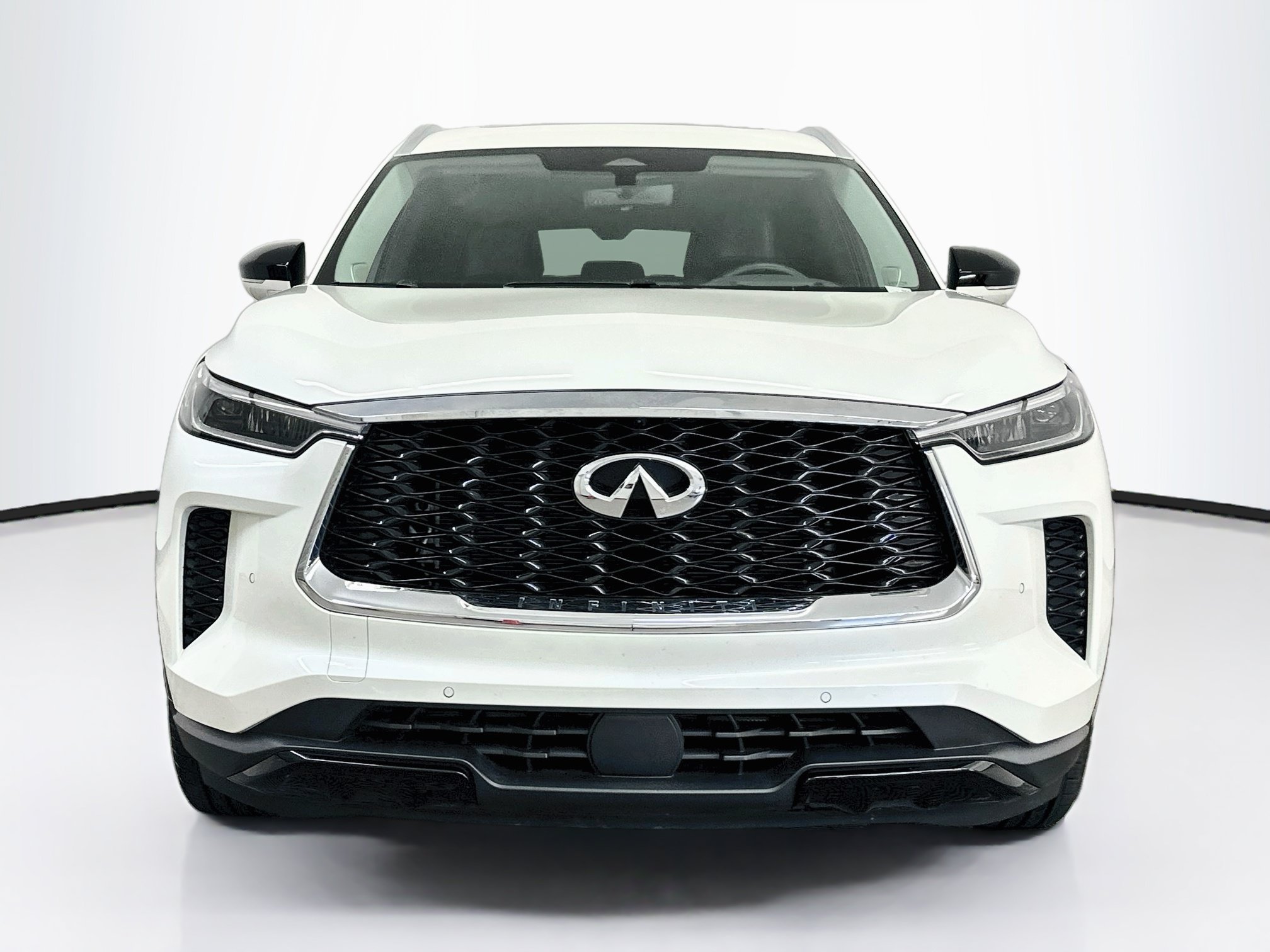Used 2023 INFINITI QX60 Luxe w/ Vision Package AWD/4WD image 2