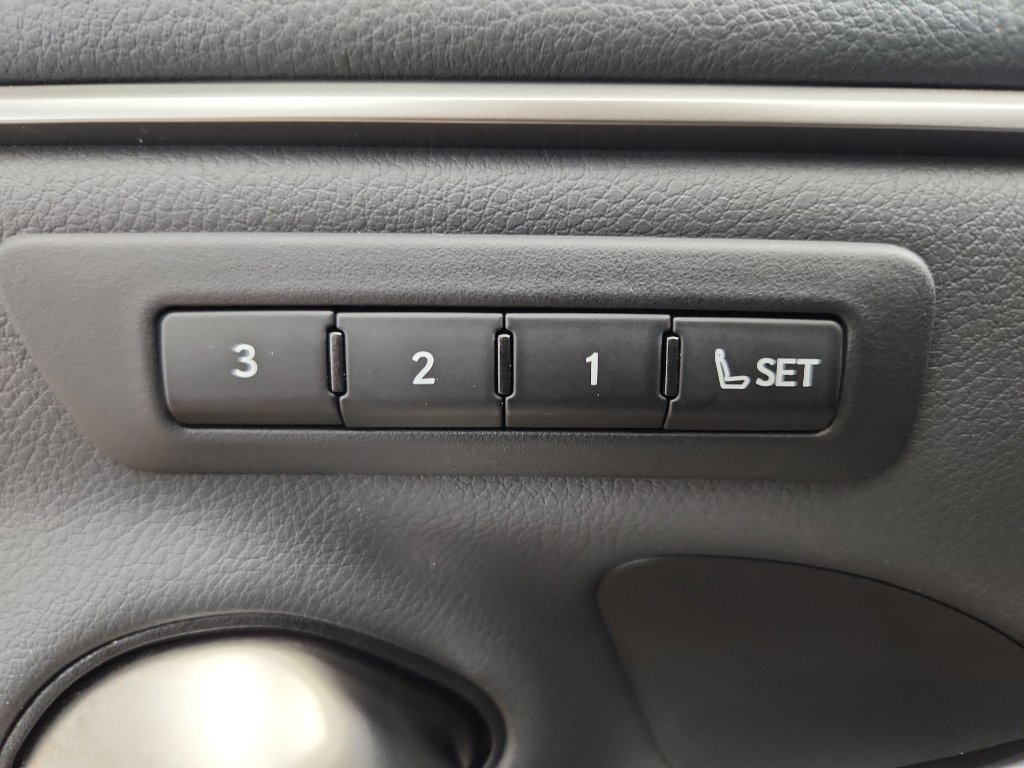 Used 2024 Lexus ES 350 Premium w/ Premium Package image 9