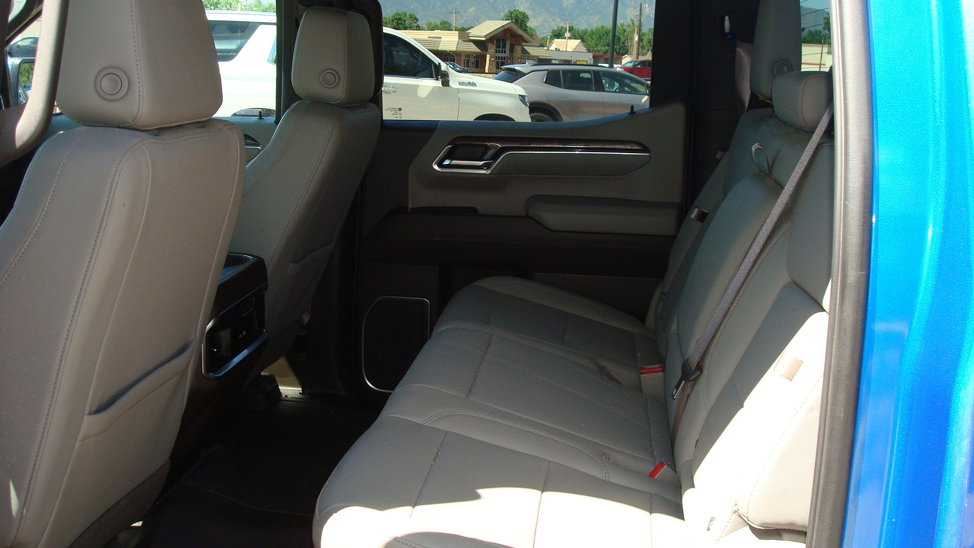 Used 2023 Chevrolet Silverado 1500 LTZ AWD/4WD image 7