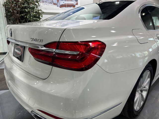 Used 2017 BMW 740i xDrive AWD/4WD image 29